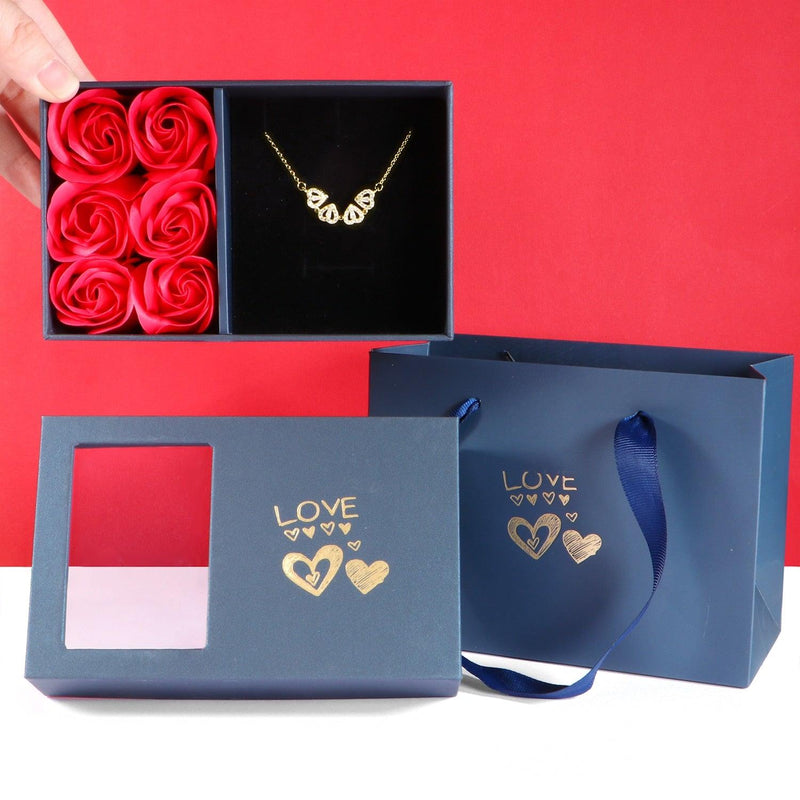 Colar Magnético: Trevo de Coraçoes + Caixa de Rosas - Outlet De Todos